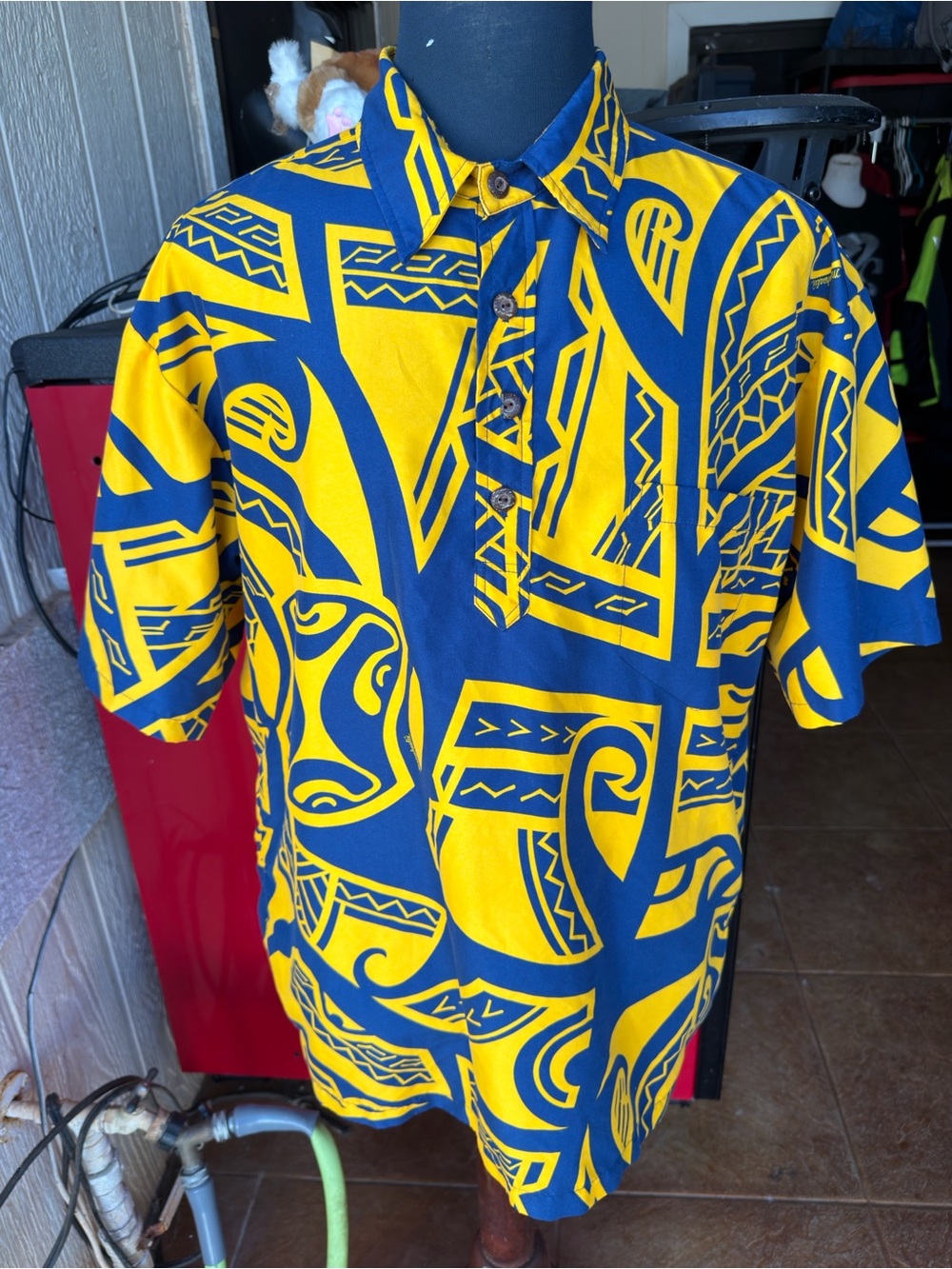 PreOwned Manuhealii Hawaiian Print Blue/Yellow 3/4 Button Men's XL